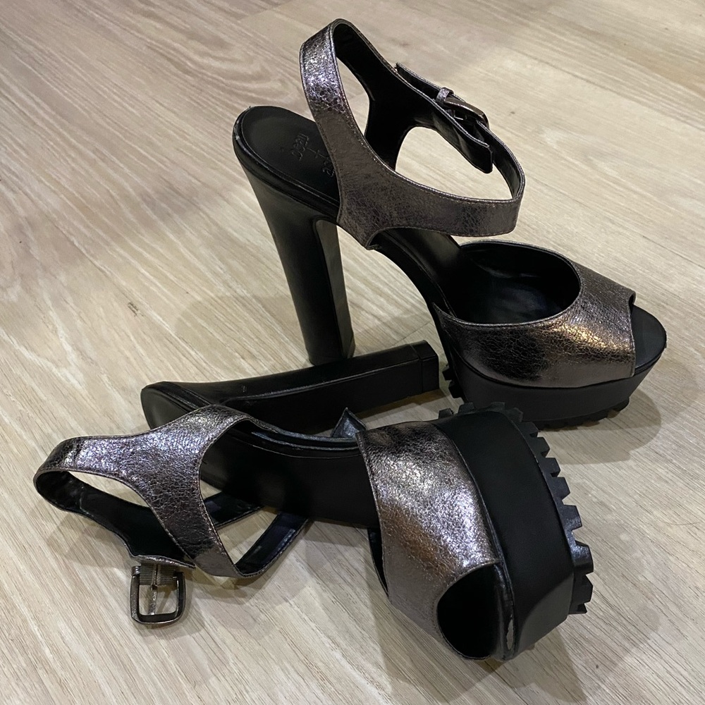 ‼️BRAND NEW HIGH HEELS SANDAL ‼️
